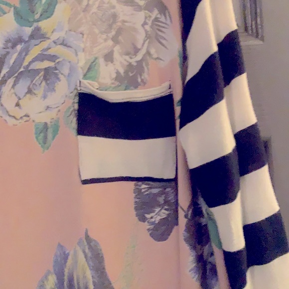 3/4 length sleeves navy and white and pink floral bodice - Picture 2 of 3